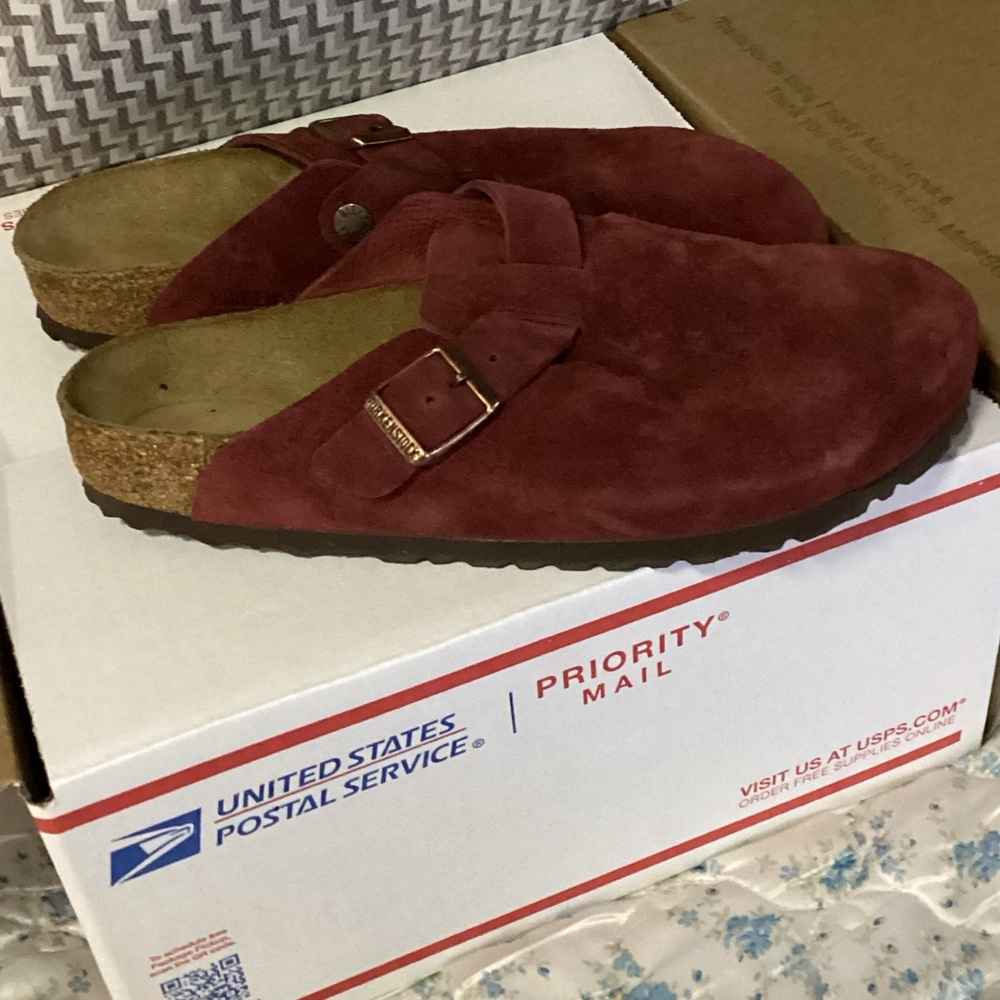 Like NEW! Birkenstock Burgundy Suede Mules Sz. 40